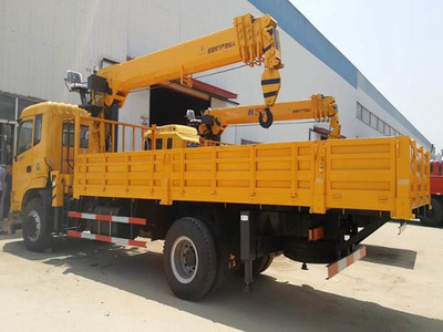 东风御虎6.3吨随车吊 高效多能的物流解决方案