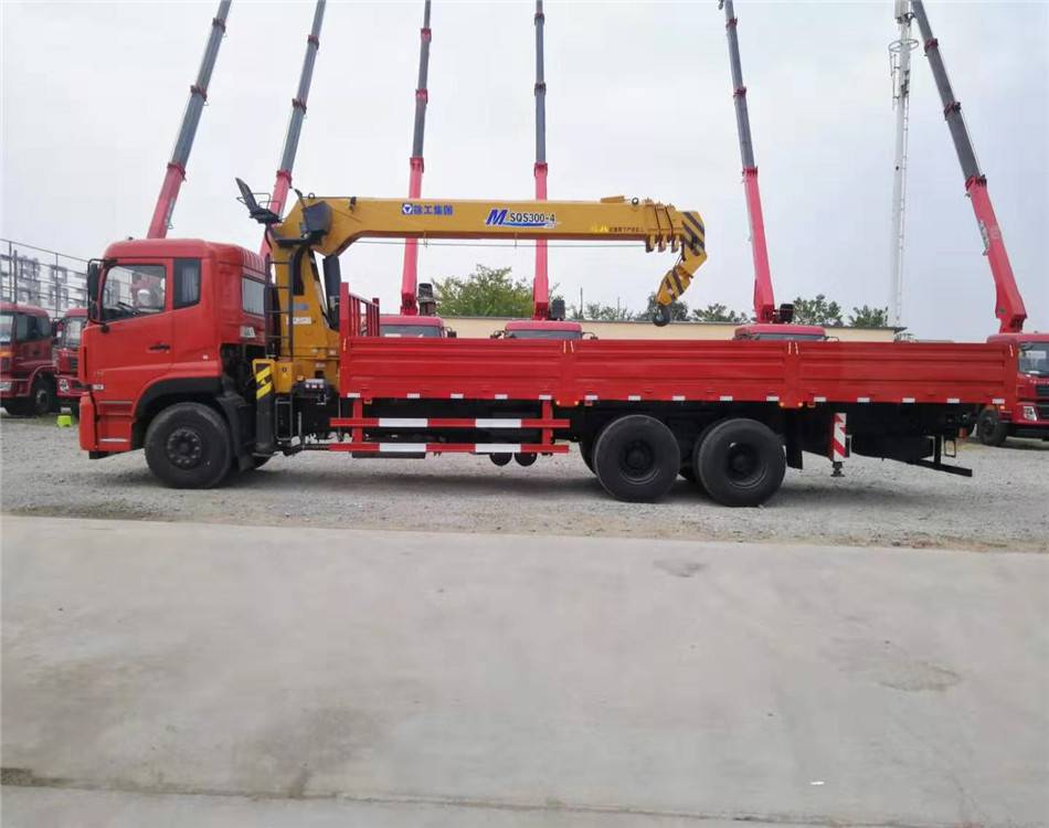 东风天龙系列随车吊 12吨徐工双联臂与前四后八配置详解及选购指南