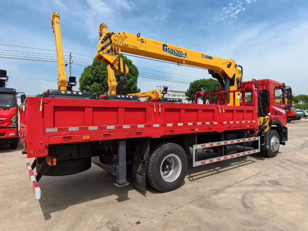 平凉大运折叠随车吊 高效生产的典范