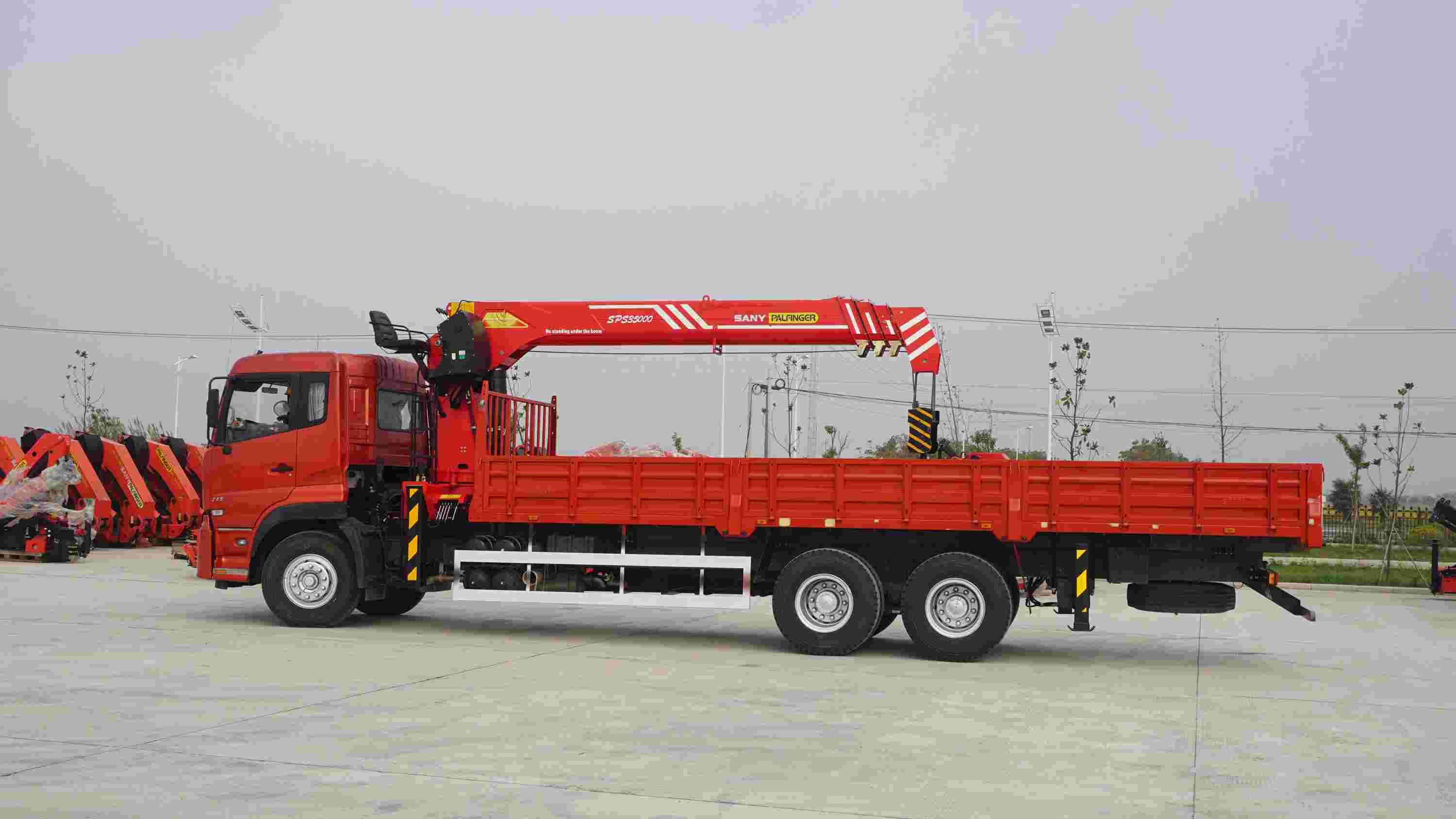 三一14吨直臂式随车吊 高效灵活的多功能工程助手