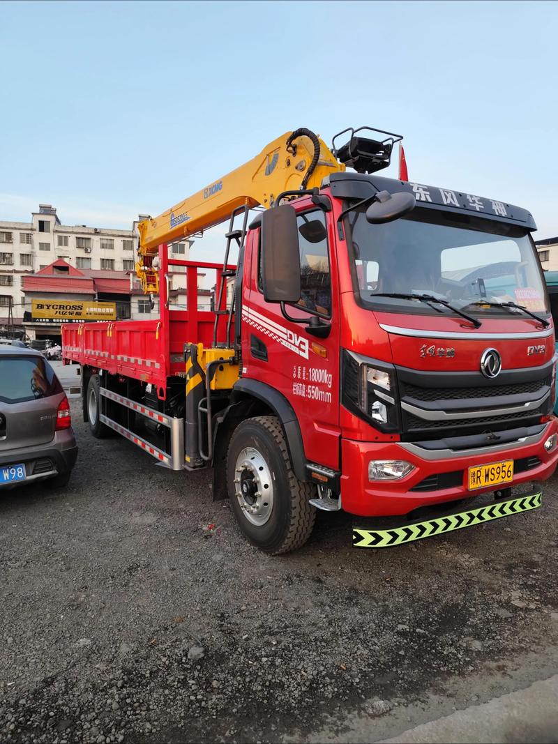 新购八吨随车吊，高效服务光伏运输