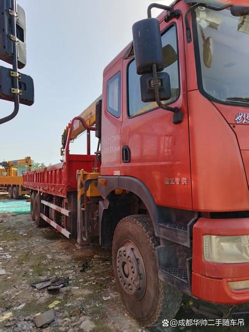 高配置随车吊转让 21年徐工12吨4节臂吊机，三桥后双底盘